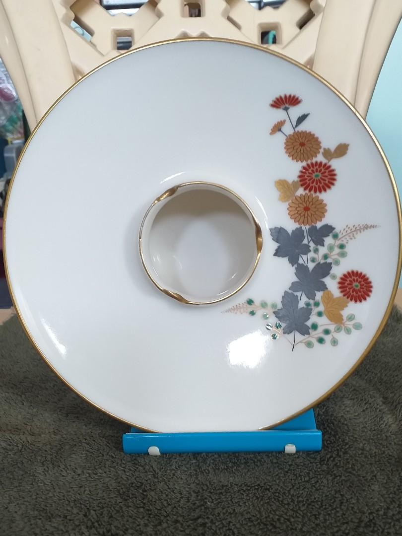 Japan Porcelain Ceramic Ashtray With Gold Lining (Category: Coffee & Tea Tableware) located in Makati City. Submitted by veto75 (Listing ID 1032821100, Image 1). Description: Japan Ceramic Ashtray.