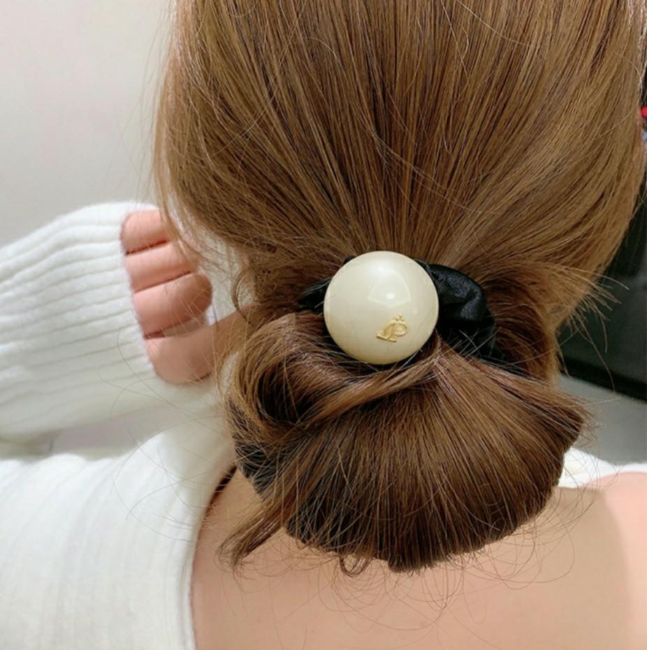 Large pearl hair accessory (inspired by chanel), Women's Fashion, Watches &  Accessories, Hair Accessories on Carousell