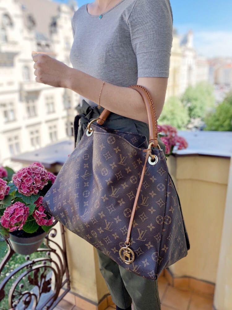 Louis Vuitton Artsy Monogram, Women's Fashion, Bags & Wallets