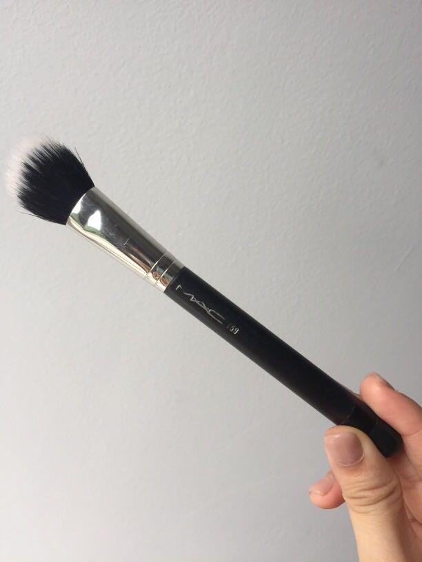 Mac 159 Foundation Brush Health Beauty Makeup On Carousell