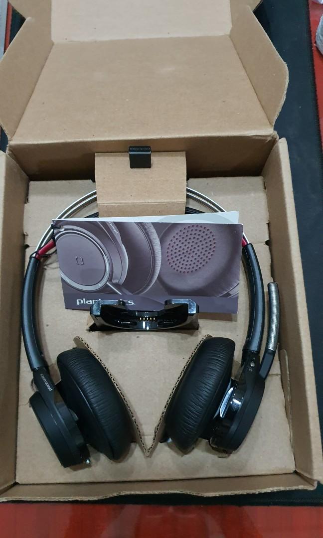 Plantronics Voyager Focus (Category: Headphones & Headsets) located in Quezon City. Submitted by versa_electronics (Listing ID 1032873113, Image 3). Description: Plantronics Voyager Focus New - Open box (tested & checked contents only). free same day delivery within NCR & Rizal areas COD via LBC for Provinces can be arranged.