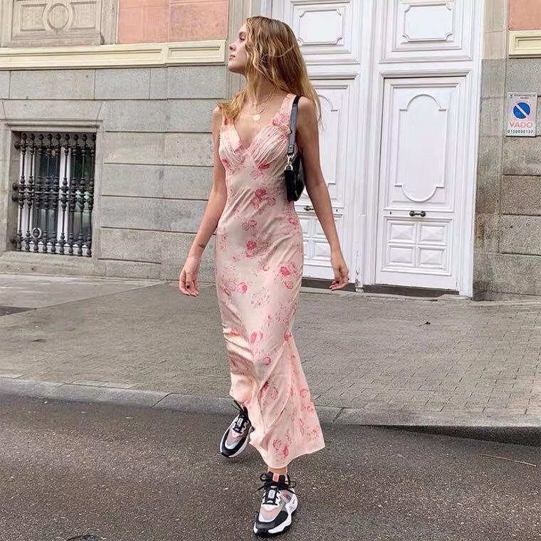 R alisation par 100 Silk th IVY dress
