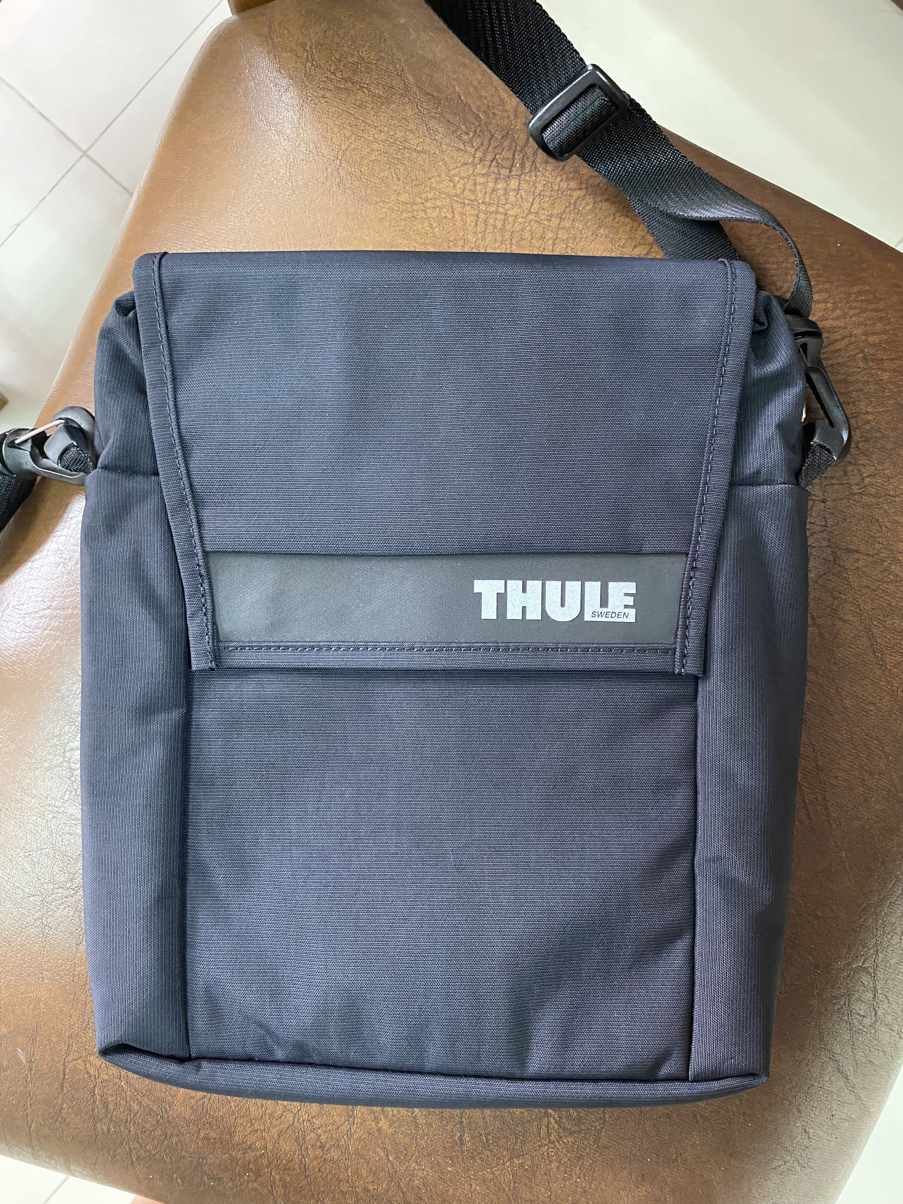 Thule Paramount crossbody sling bag