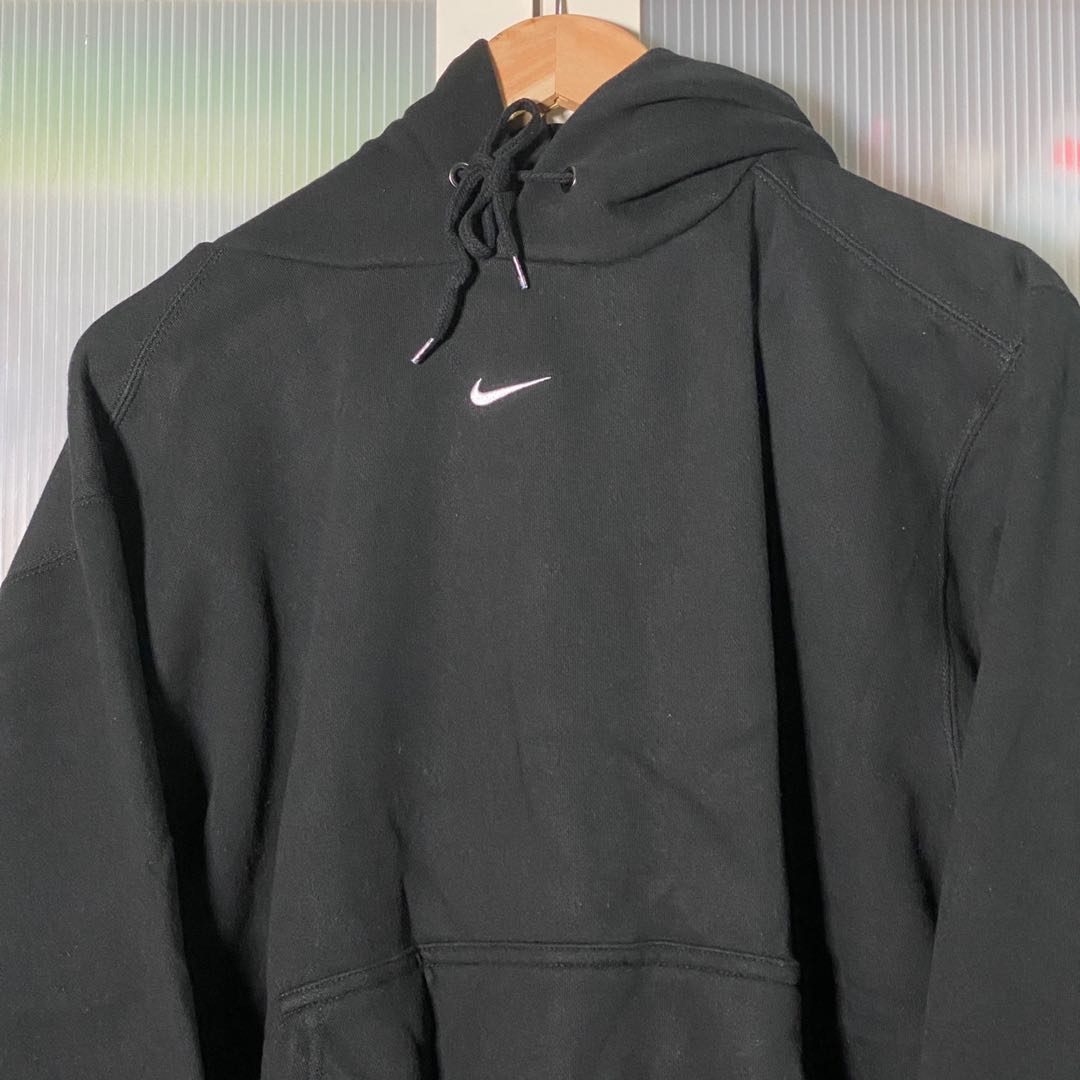 nike swoosh in the middle