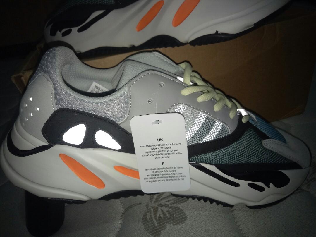 Adidas YEEZY 700