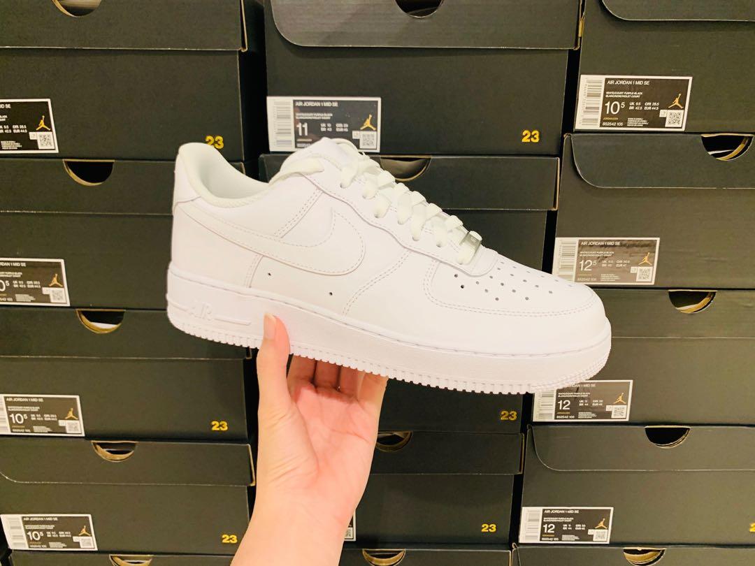 BELOW RETAIL Nike Air Force 1 07 White