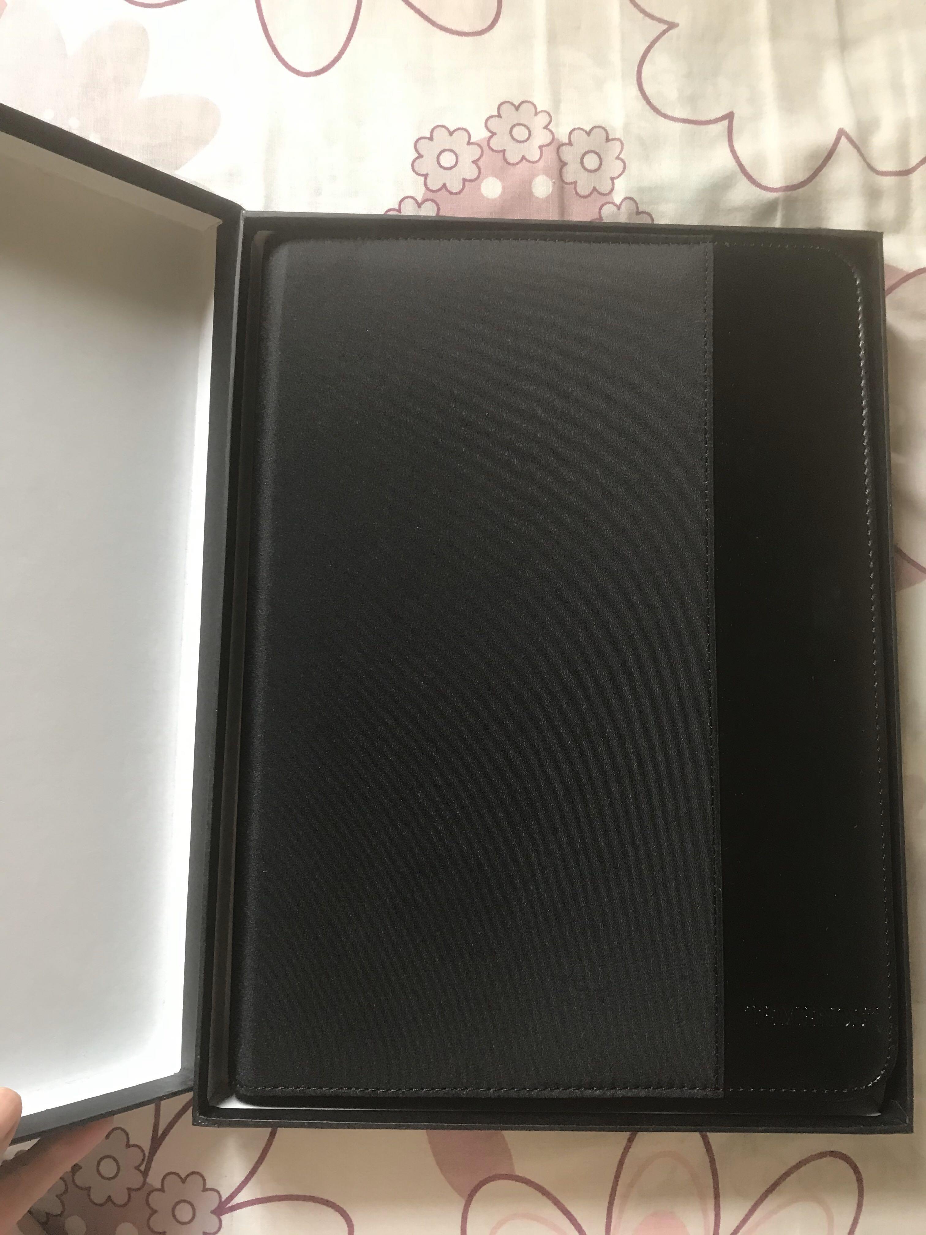 Document File Folder (Category: Stationery & School Supplies) located in Singapore. Submitted by donglin.guo.7 (Listing ID 1038545102, Image 1). Description: Brand new Comes with black box 📦 Good gift for teachers, office clerks .