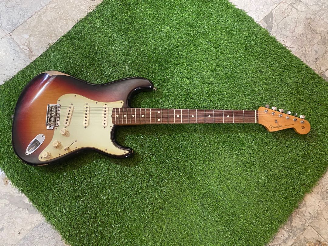 Fender Stratocaster 60's ROAD WORN Tone Sunburst nitrocellulose, Hobbies   Toys, Music  Media, CDs  DVDs on Carousell