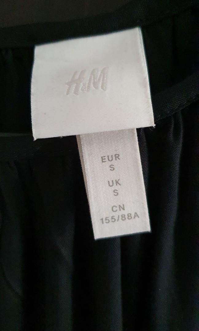 H&M Black Dress New (Category: Dresses) located in Makati City. Submitted by bluedpurplesweets (Listing ID 1038521127, Image 2). Description: New Black H&M Dress, bought wrong size. removed tag only but never used. just bought yesterday. MOP: gcash, bpi Shipping: jrs, lalamove, grab and meet up Circuit Mall.
