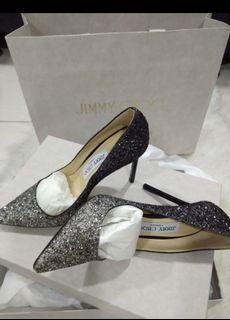 Jimmy Choo Paper Bag Women S Fashion Carousell Malaysia Best known for their modern take on the hobo bag from fringe to sequins to chains, jimmy choo bags will always keep you guessing. carousell