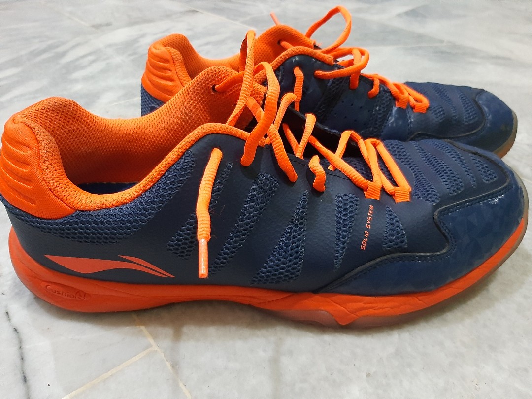 Kasut on sale badminton lining