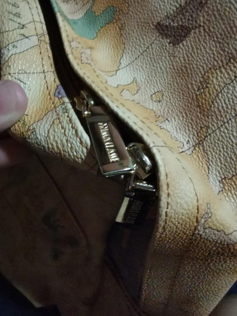 Large size Prima Classe Map Bag Good as New! (Category: Backpacks) located in Calamba. Submitted by purple_1230 (Listing ID 1038603675, Image 3). Description: Almost new Prima Classe large map bag. Will fit 15 inch laptop. Slightly negotiable..