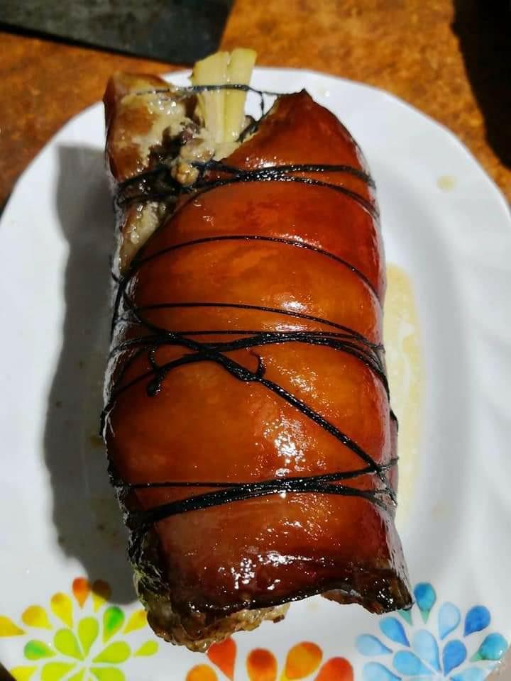 NO STOCK!!! LECHON ROLL/ BATOK (Category: Local Eats) located in Pasig City. Submitted by meanntamayo (Listing ID 1038468265, Image 3). Description: Lechon roll batok.