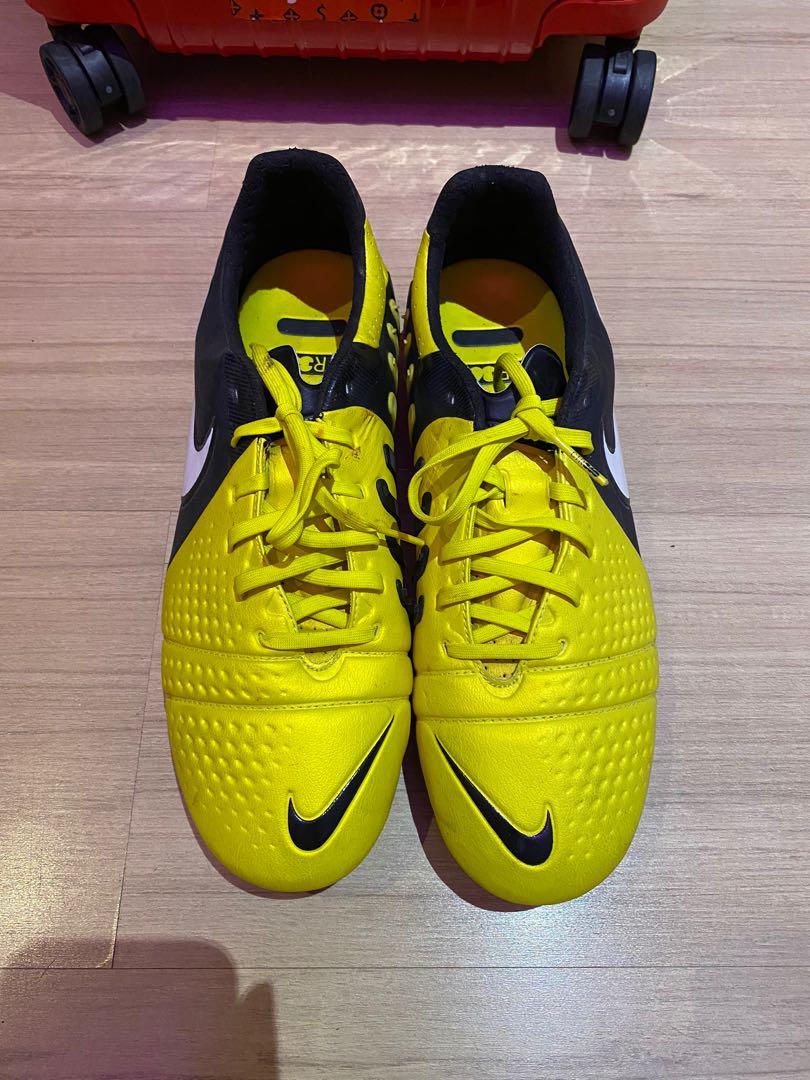 Nike Ctr360 Maestri Iii Fesyen Pria Sepatu Sneakers Di Carousell To this end nike have completely reinvented their ctr360, and now present the ctr360 maestri iii, a boot favoured by midfield players and forwards. nike ctr360 maestri iii