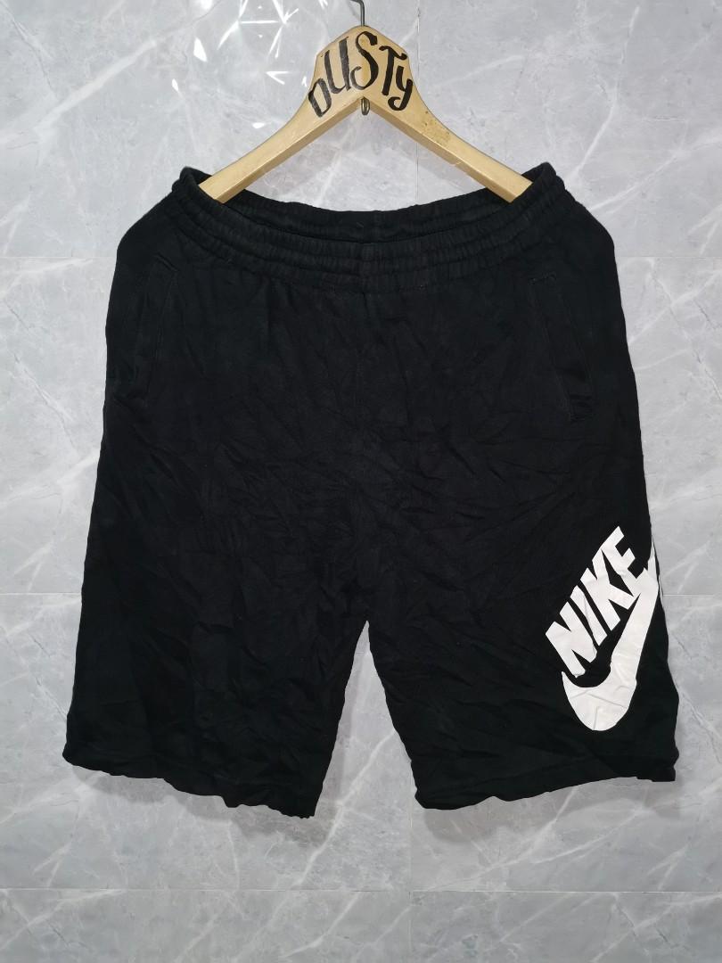 Nike SB (Category: Joggers) located in Calapan. Submitted by lucasthrifts (Listing ID 1038563356, Image 1). Description: Prisitine condition Slight issue seen on pic small hole Large youth fits up to medium adult 28-31 waist 1200 free shipping fee.