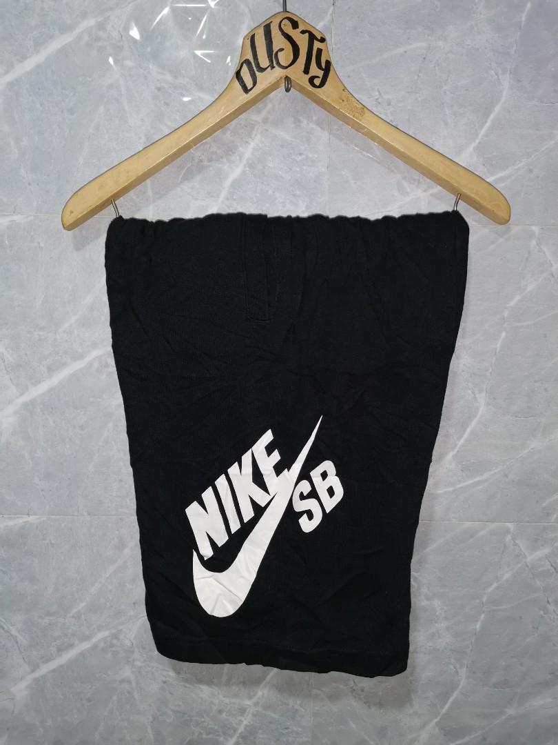 Nike SB (Category: Joggers) located in Calapan. Submitted by lucasthrifts (Listing ID 1038563356, Image 3). Description: Prisitine condition Slight issue seen on pic small hole Large youth fits up to medium adult 28-31 waist 1200 free shipping fee.