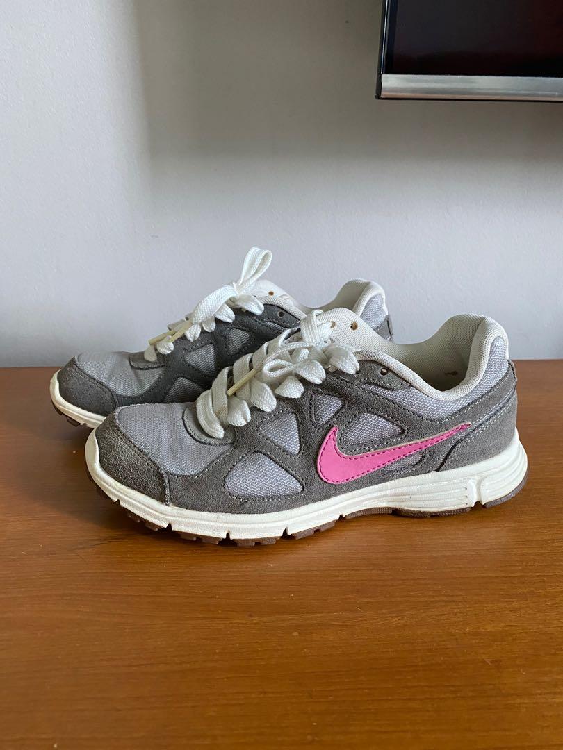 nike women's shoes grey and pink