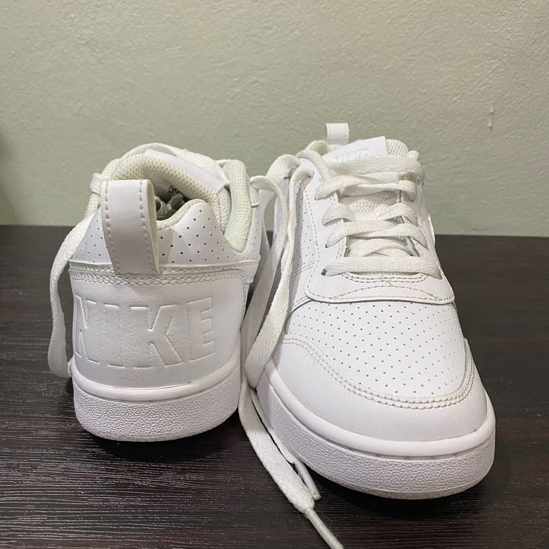 nike low cut white shoes