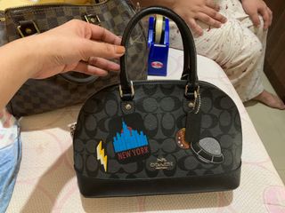 (Category: ) located in . Submitted by madambabybrandedstuff (Listing ID 1038596155, Image 1). Description: .