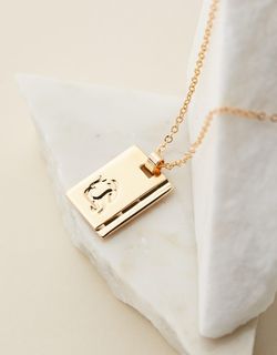 (Category: ) located in . Submitted by secretclosetofastylist (Listing ID 1038530720, Image 1). Description: .