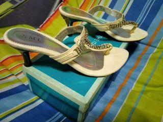 Sandal wanita