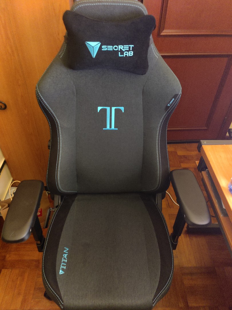 Secret lab on sale titan charcoal blue
