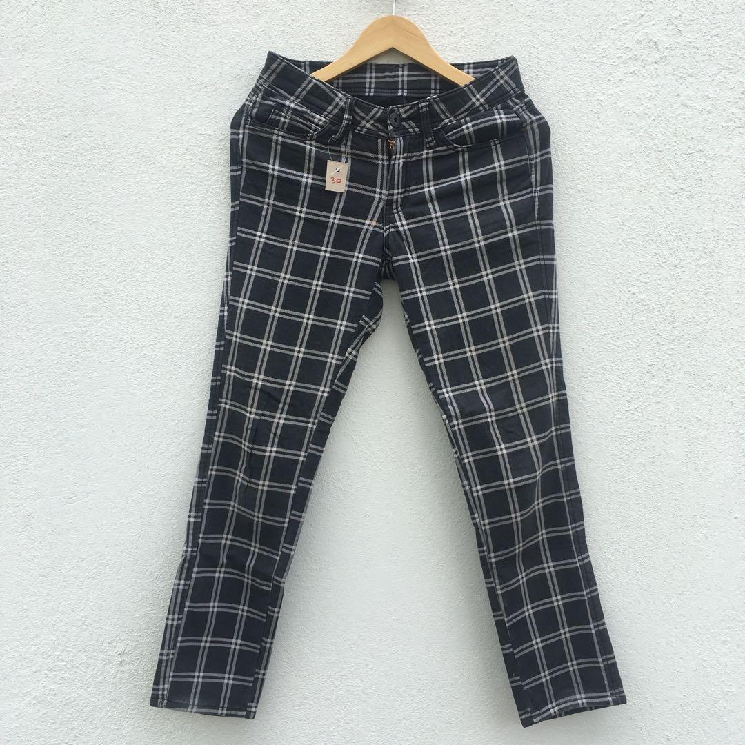 Seluar Kotak Kotak Women S Fashion Clothes Bottoms On Carousell