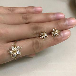 Set of Flower ring and earrings in 14 karat gold