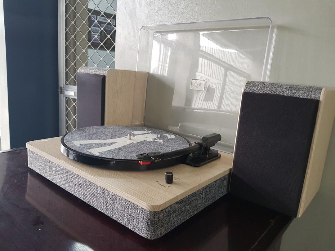 flea market turntable with bookshelf speaker