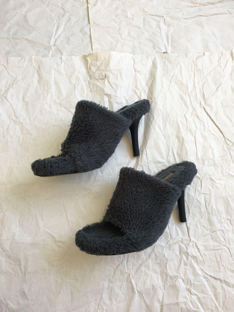 Yeezy heels outlet season 7