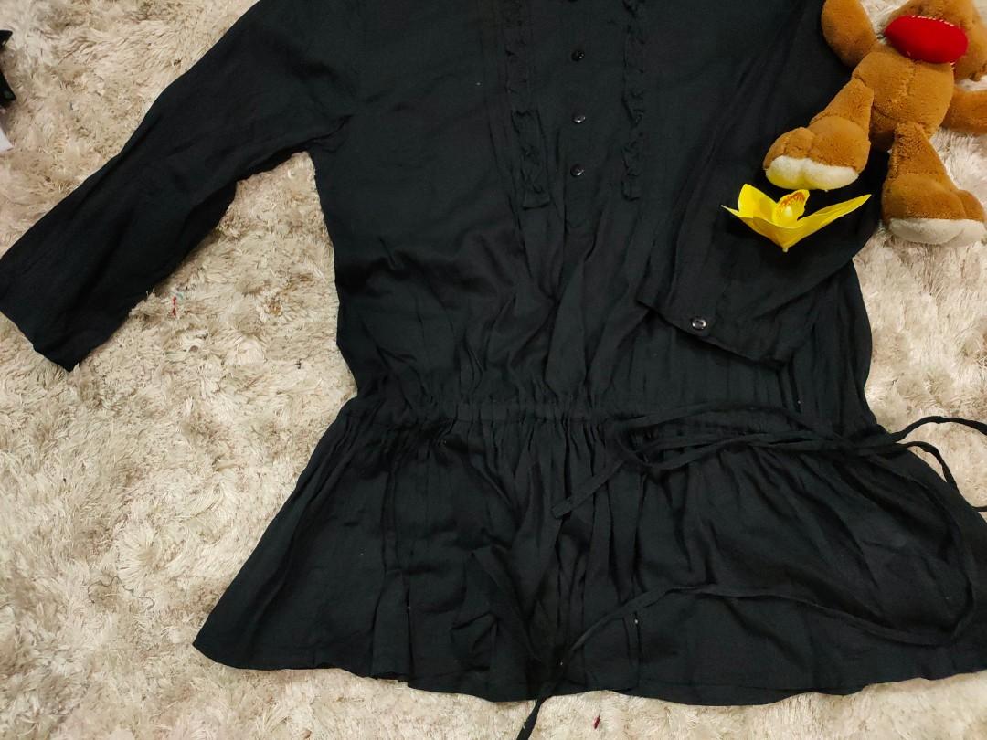 Blaous (Category: Baju Kurung & sets) located in Sungai Petani. Submitted by haydaaimeen21 (Listing ID 1032956372, Image 3). Description: Blouse material tak panas sgt cantik Condition 9/10.