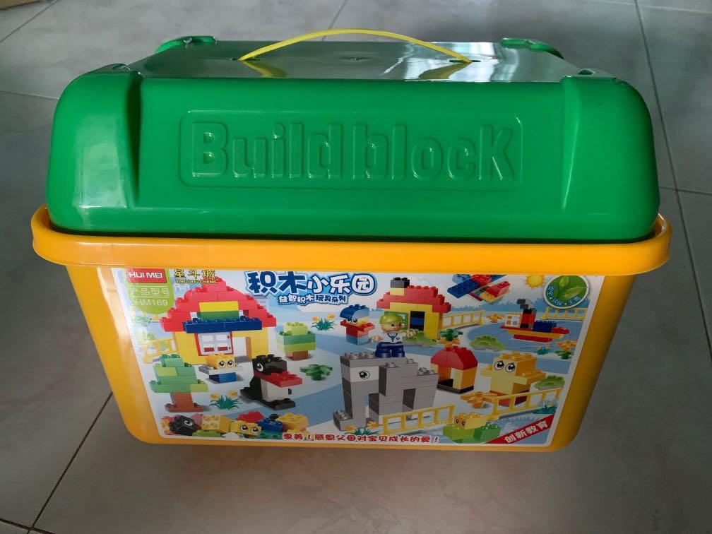 Building blocks in box, Hobbies & Toys, Toys & Games on Carousell