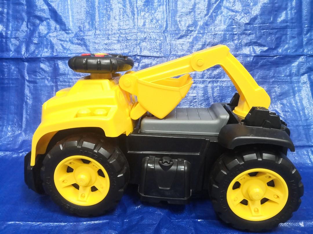 mega bloks ride on caterpillar with excavator
