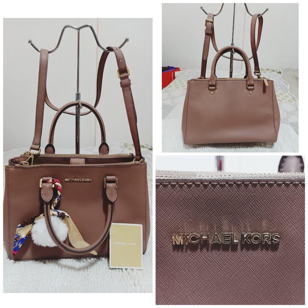 Michael Kors Mini Pochette Crossbody Bag, Luxury, Bags & Wallets on  Carousell