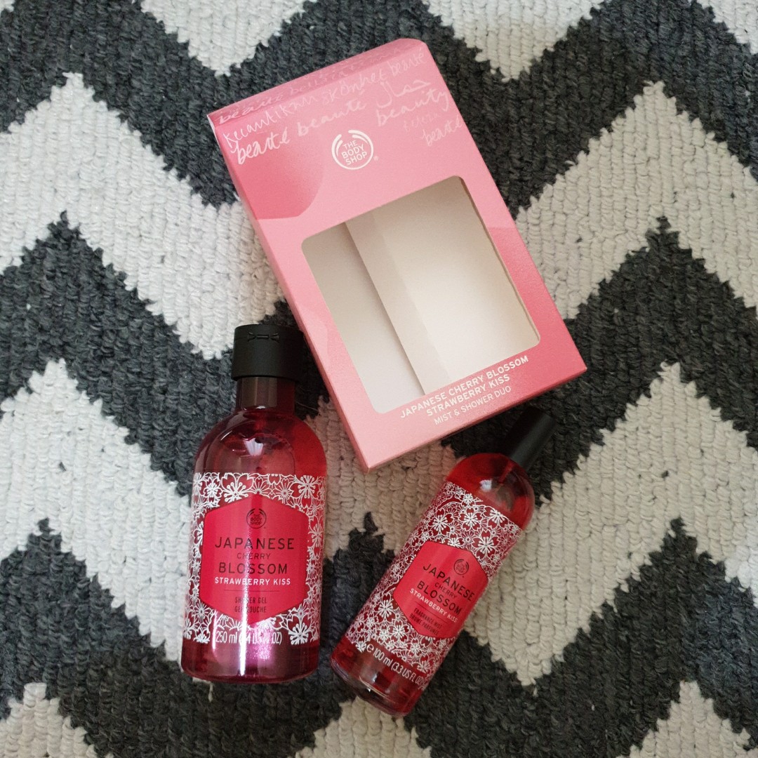 The japanese cherry blossom strawberry kiss gift set