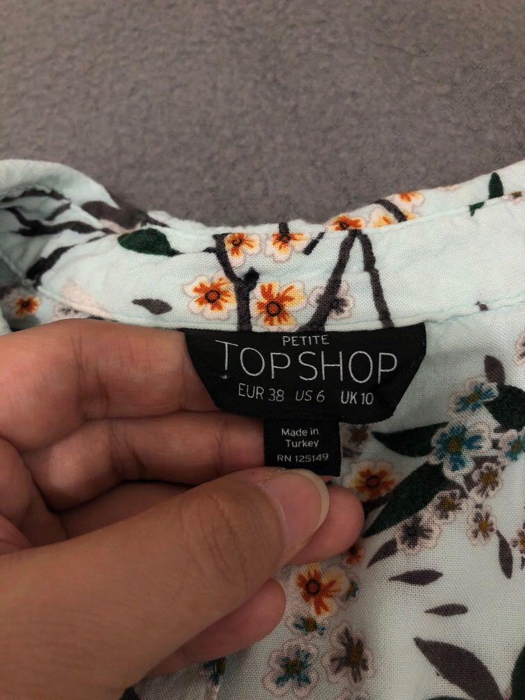 Topshop floral button down (Category: Blouses) located in Quezon City. Submitted by ptriestodeclutter (Listing ID 1033143001, Image 3). Description: Topshop petite Long sleeves Great with jeans or shorts .