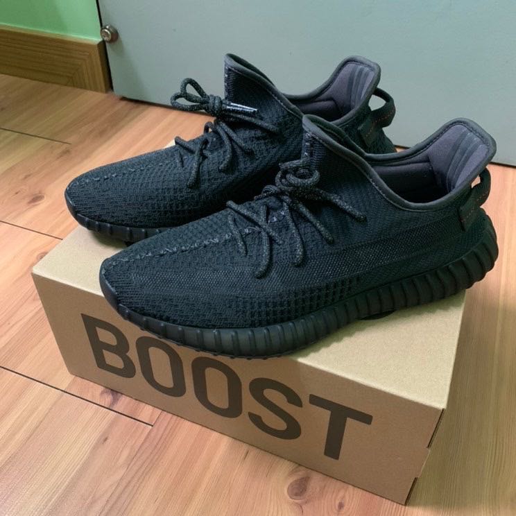 yeezy 350 black static