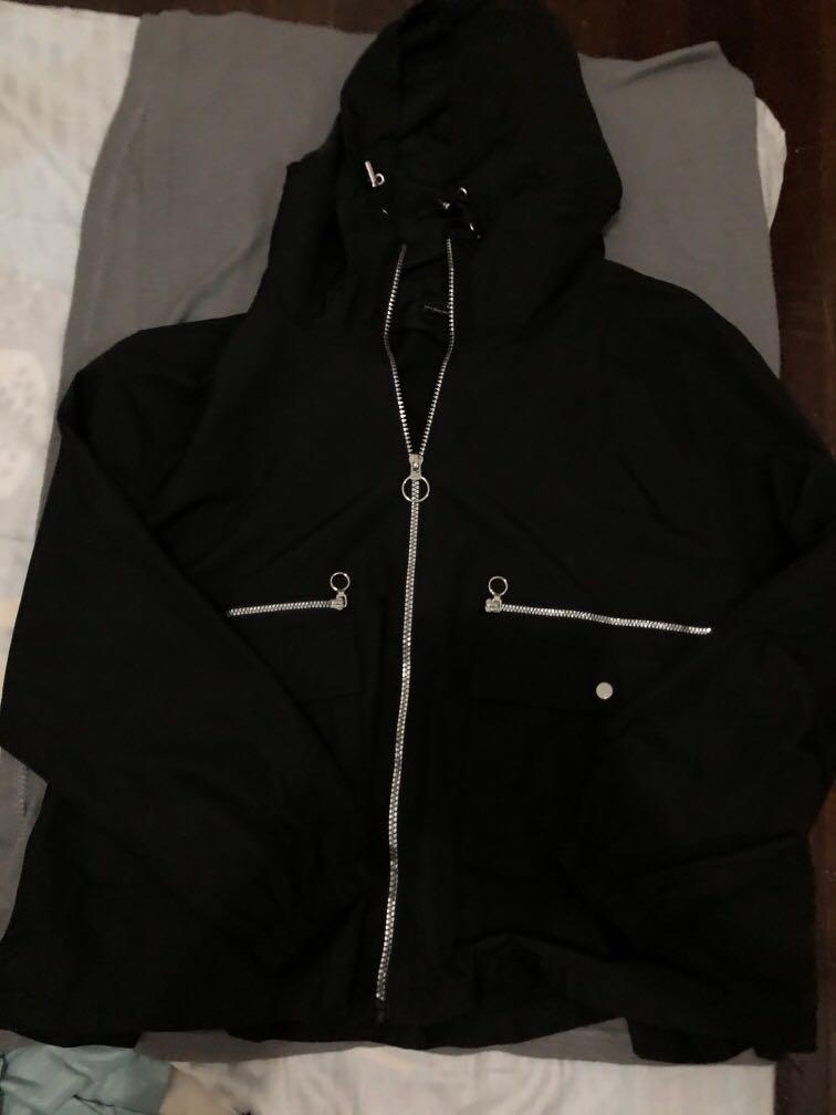 Zara jacket (Category: Coats, Jackets and Outerwear) located in Quezon City. Submitted by ptriestodeclutter (Listing ID 1033143778, Image 1). Description: Like new Zara jacket Raincoat ish Water repellent.