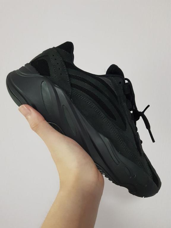 yeezy 700 vanta v2