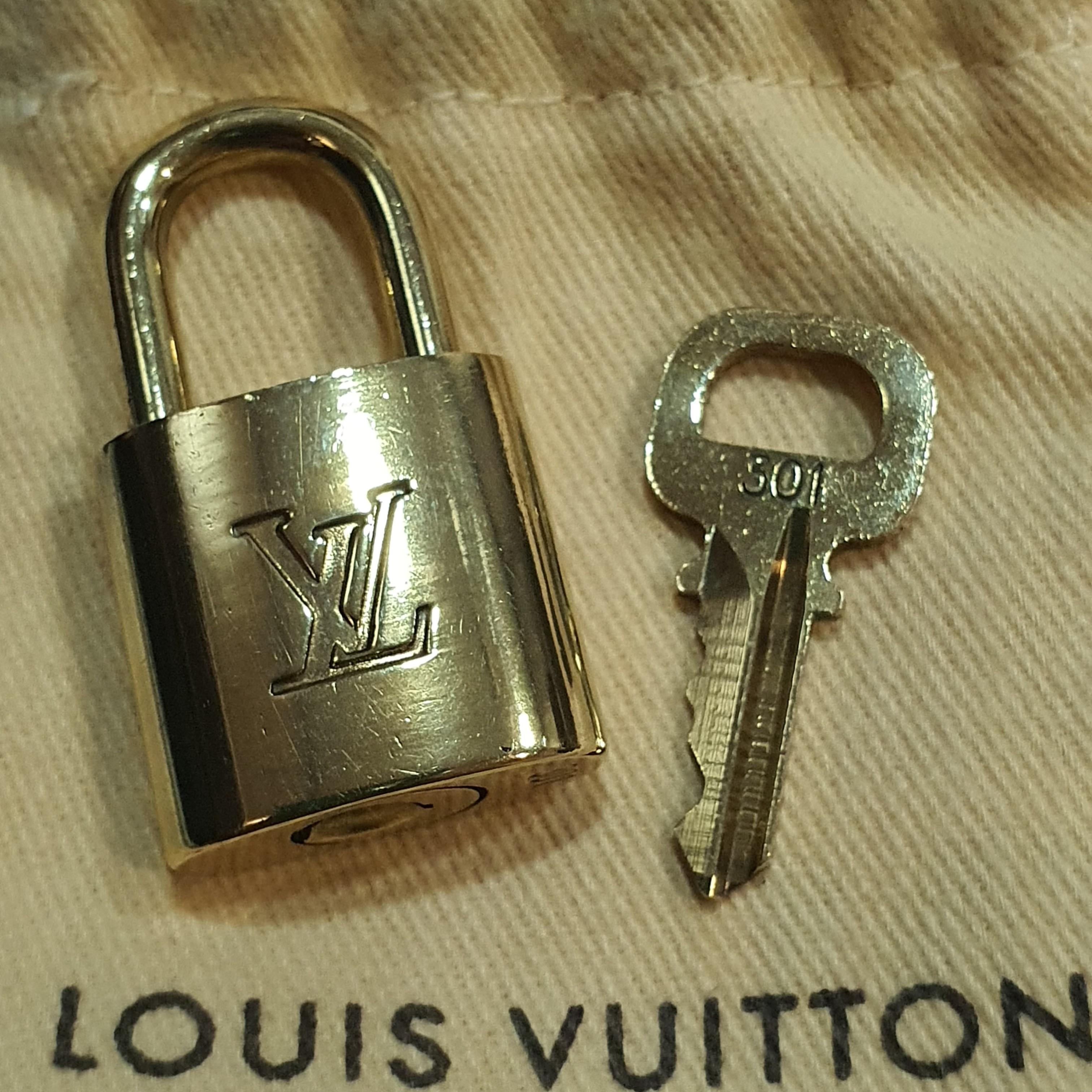 Authentic Louis Vuitton Padlock & key No.301