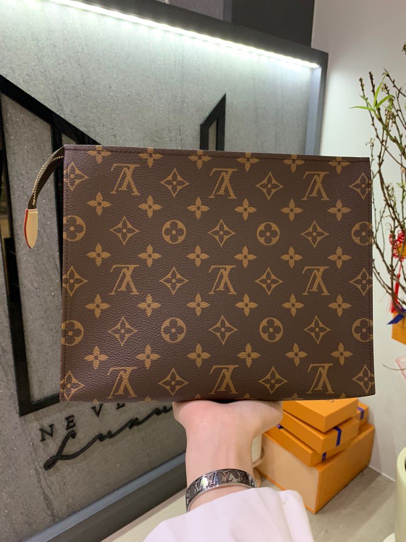 BNIB (DISCONTINUED) AUTHENTIC LOUIS VUITTON LV Toiletry Pouch 26!, Luxury,  Bags & Wallets on Carousell