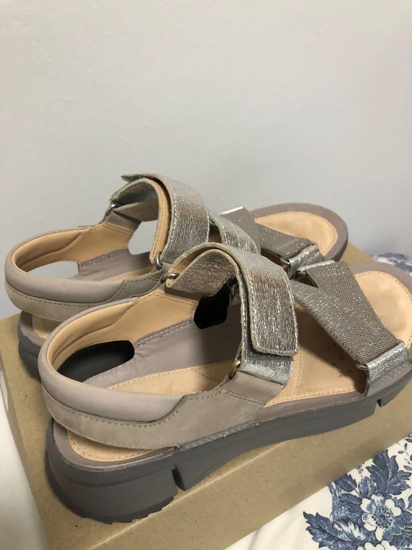 clarks silver flat sandals