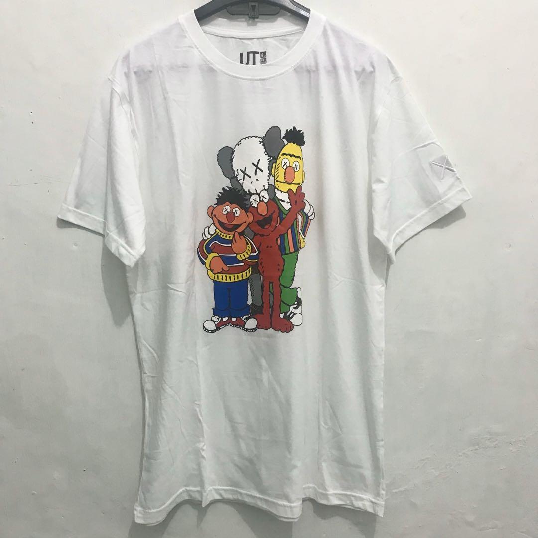 Kaos Uniqlo x Kaws x Sesame Street 