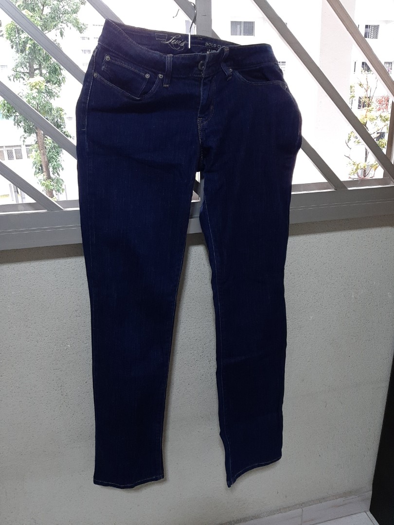 levi's dark blue jeans