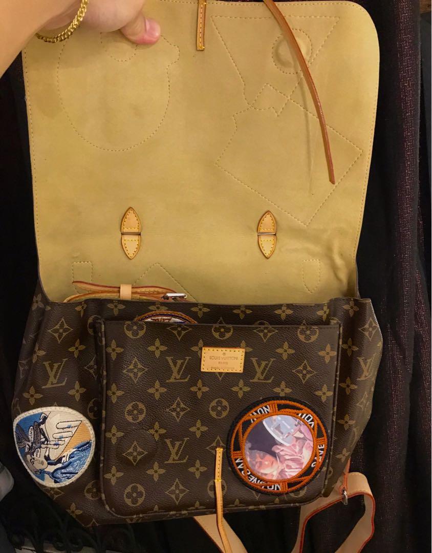 Louis Vuitton Cindy Sherman Camera Messenger Bag, Women's Fashion, Bags &  Wallets, Purses & Pouches on Carousell