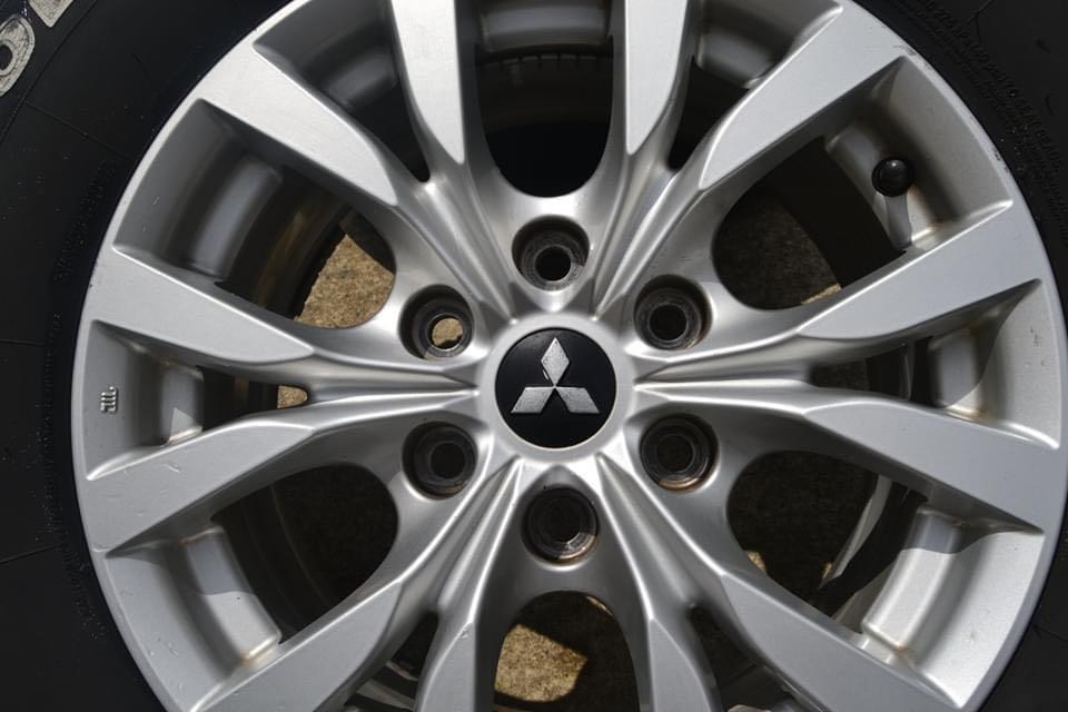 Montero Sports Gen2 mags with free tires., Car Parts & Accessories