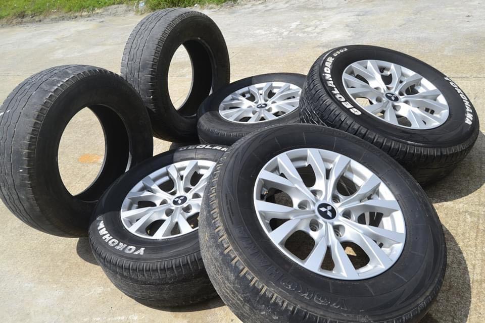 Montero Sports Gen2 mags with free tires., Car Parts & Accessories