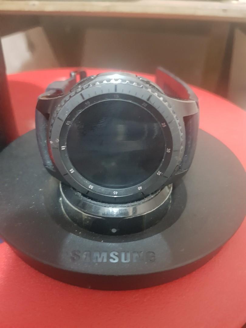 Samsung Galaxy S3 Frontier (Category: Men's Watches) located in Quezon City. Submitted by raphasuncion (Listing ID 1033236986, Image 2). Description: For Sale Samsung Galaxy S3 Frontier in good working condition (bluetooth, wifi, etc) 1st owned comes with: original box/packaging original charger original dock extra strap (small) small light scratch on the bezel (last price) sa paint lang yug scratch. hindi siya talaga scratch na malalim Rfs: decl