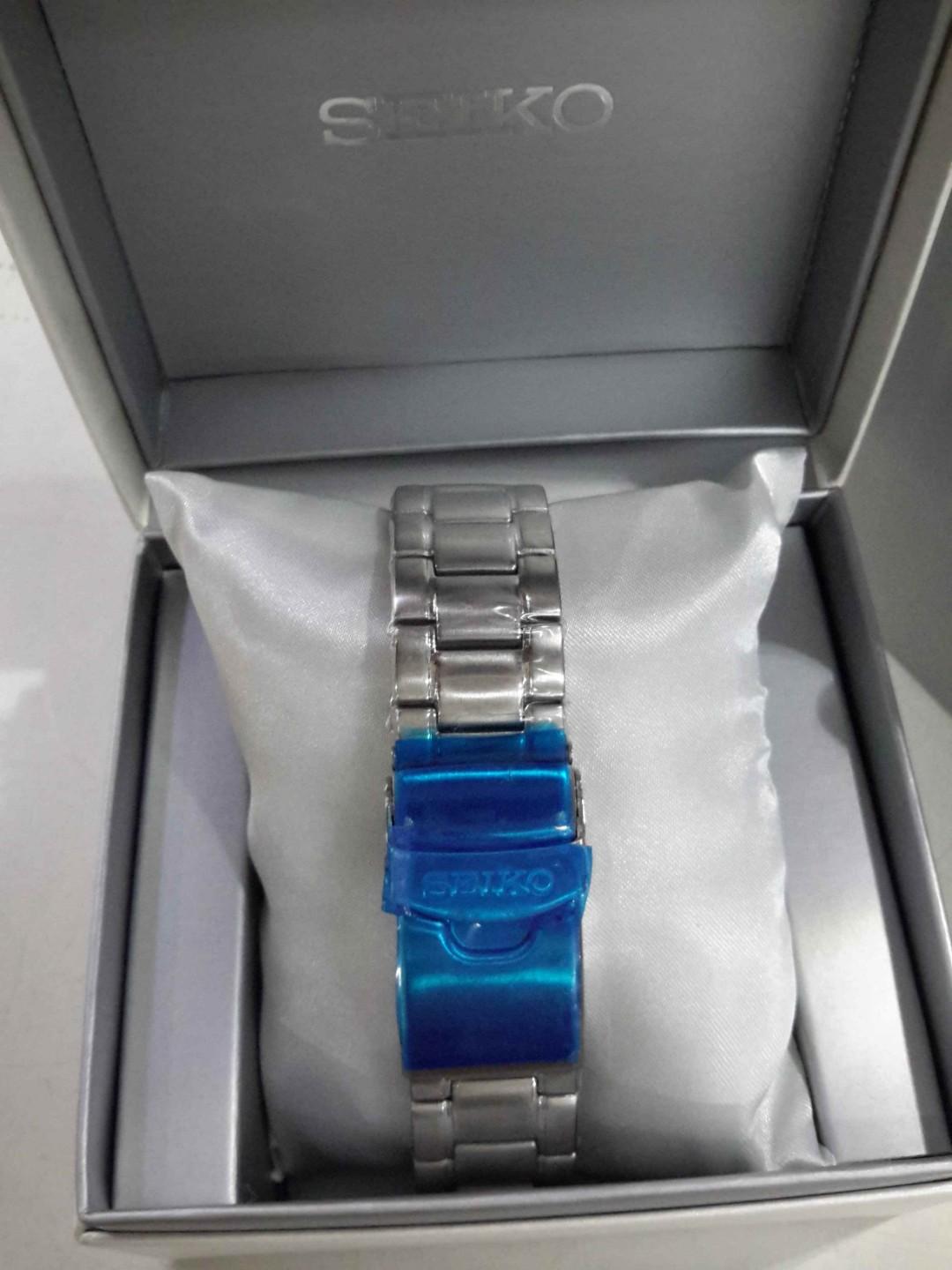 Seiko Prospex Turtle Diver's 200m Automatic 44mm Orange Dial (Category: Men's Watches) located in Pasay City. Submitted by emms33 (Listing ID 1033243742, Image 2). Description: Rush Sale Price Negotiable Gender: Men's Case Size: 44 mm Model: Seiko Diver's Water Resistance: 200 Metres / 20 ATM Watch Shape: Round Number of Jewels: 21 Jewels Case Material: Stainless Steel Strap Material: Stainless Steel Strap Type: Two-Piece Strap Country/Region of 