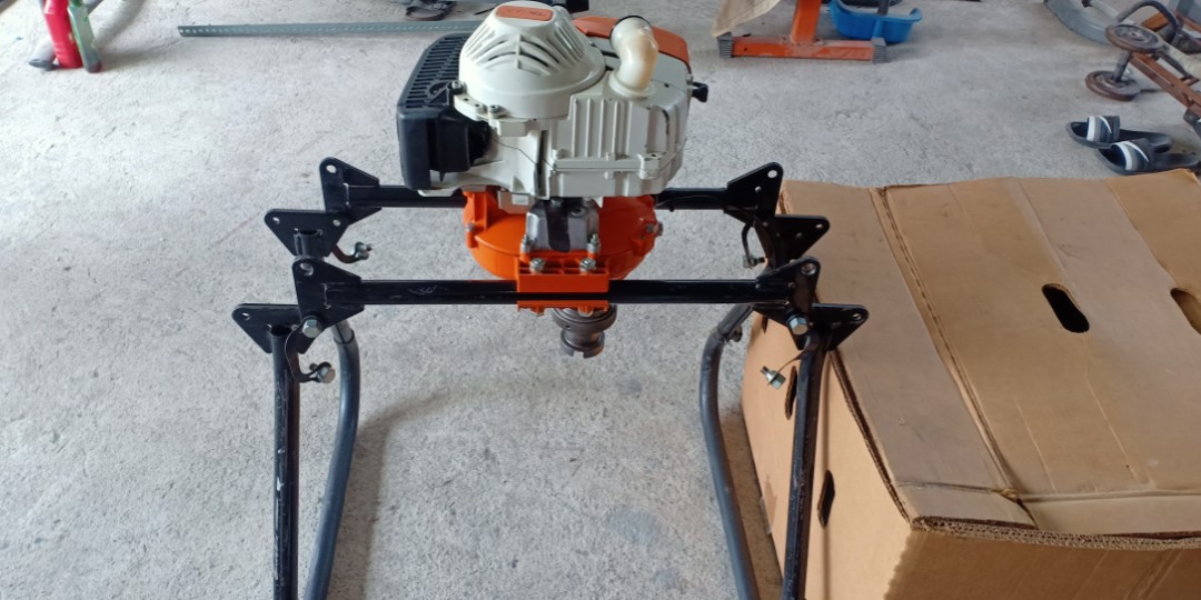 STIHL Post Hole Digger Earth Auger, Furniture & Home Living, Home